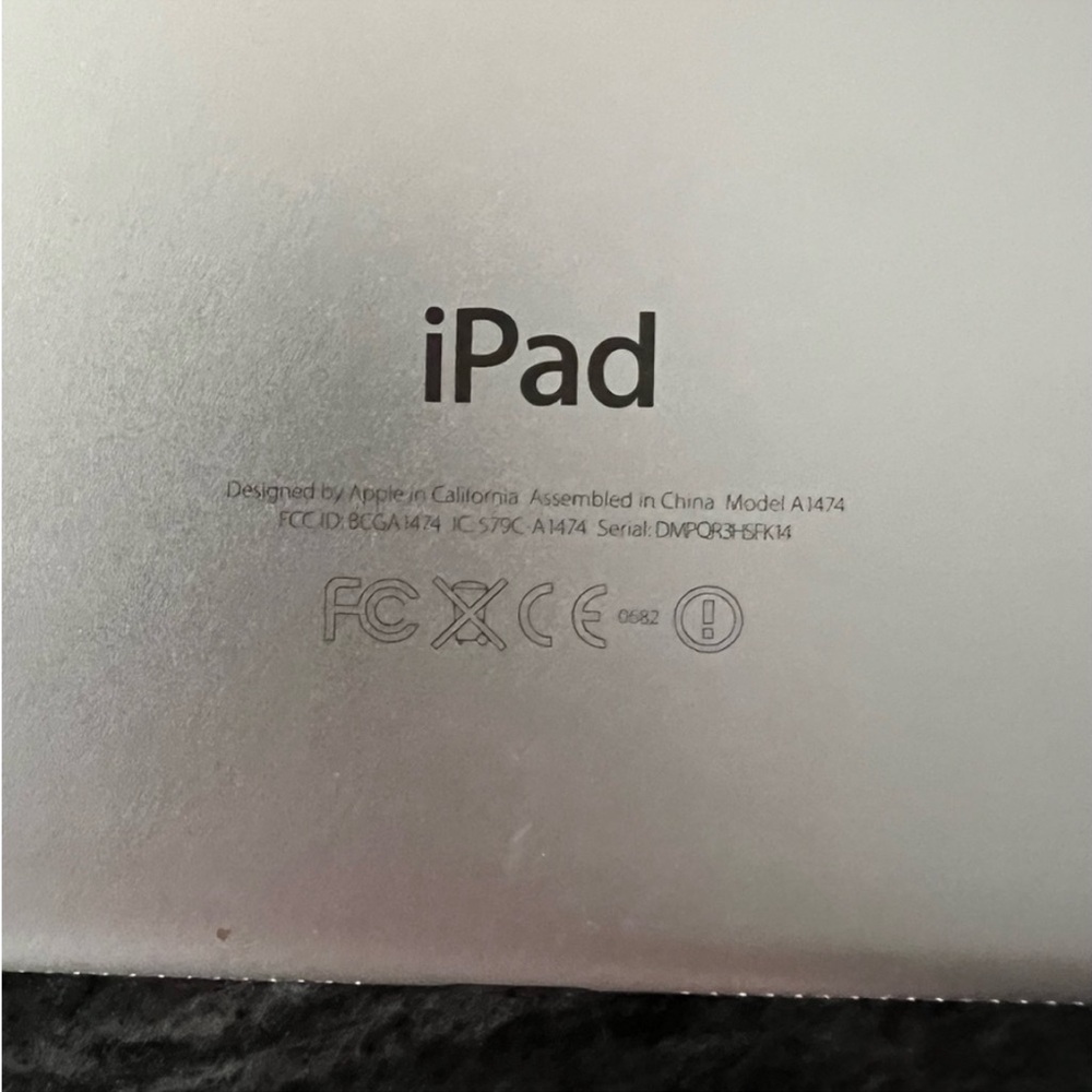 iPad - Picture 3 of 8